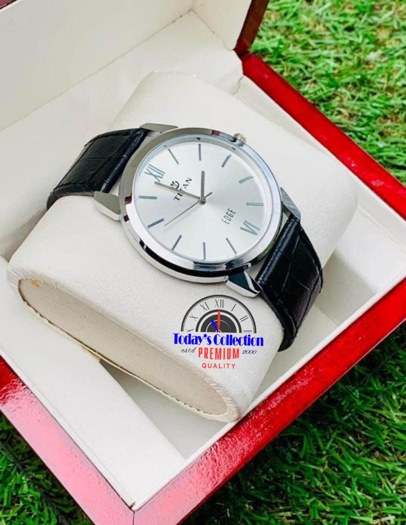 Titan best sale crystal watch