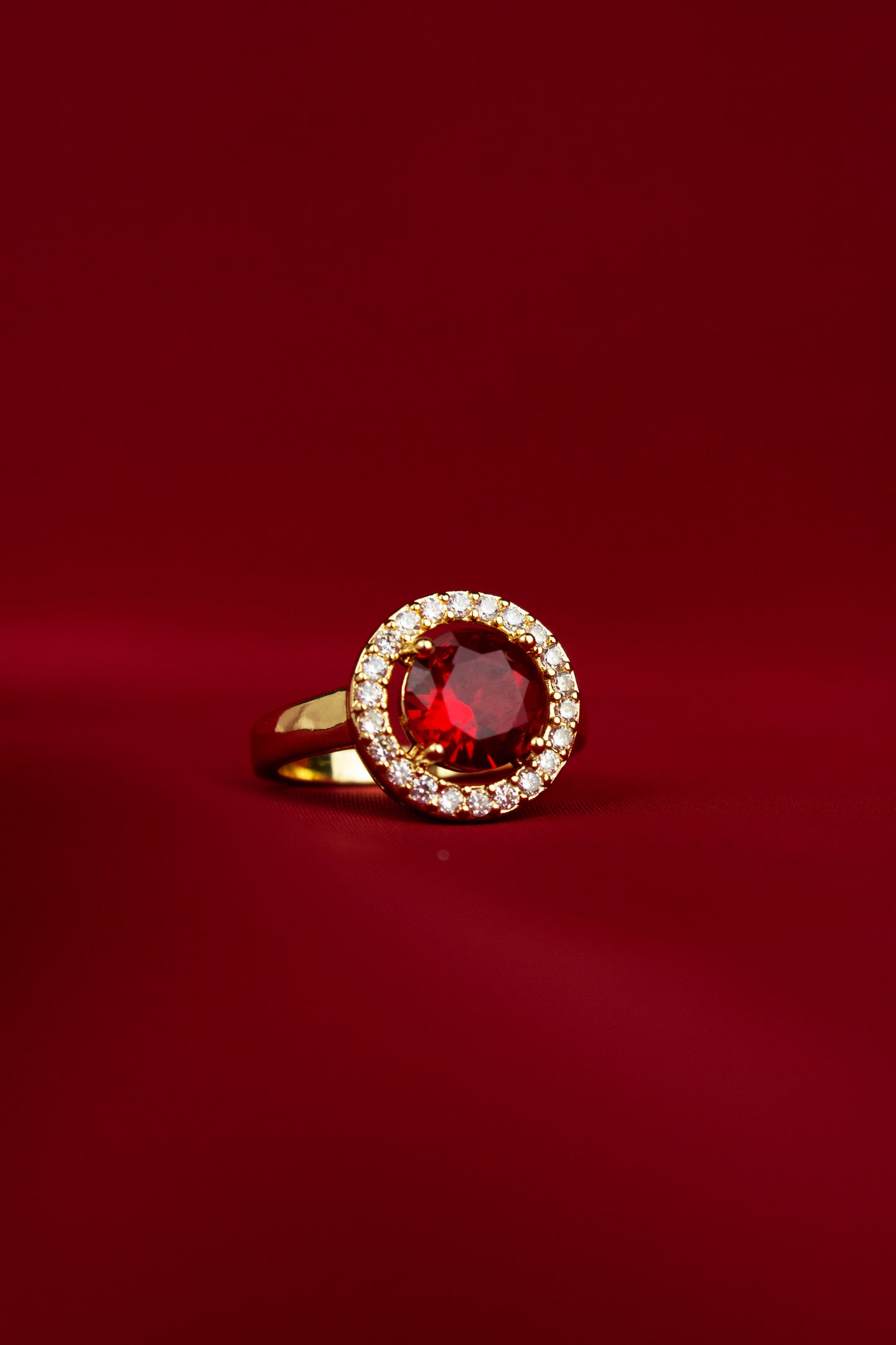 Special Round Ring - Red Diamond - One Carat Gold Plated